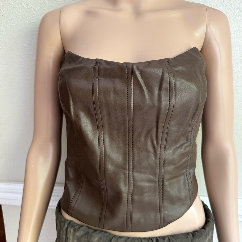 SALTY STRAPLESS TOP FAUX LEATHER​